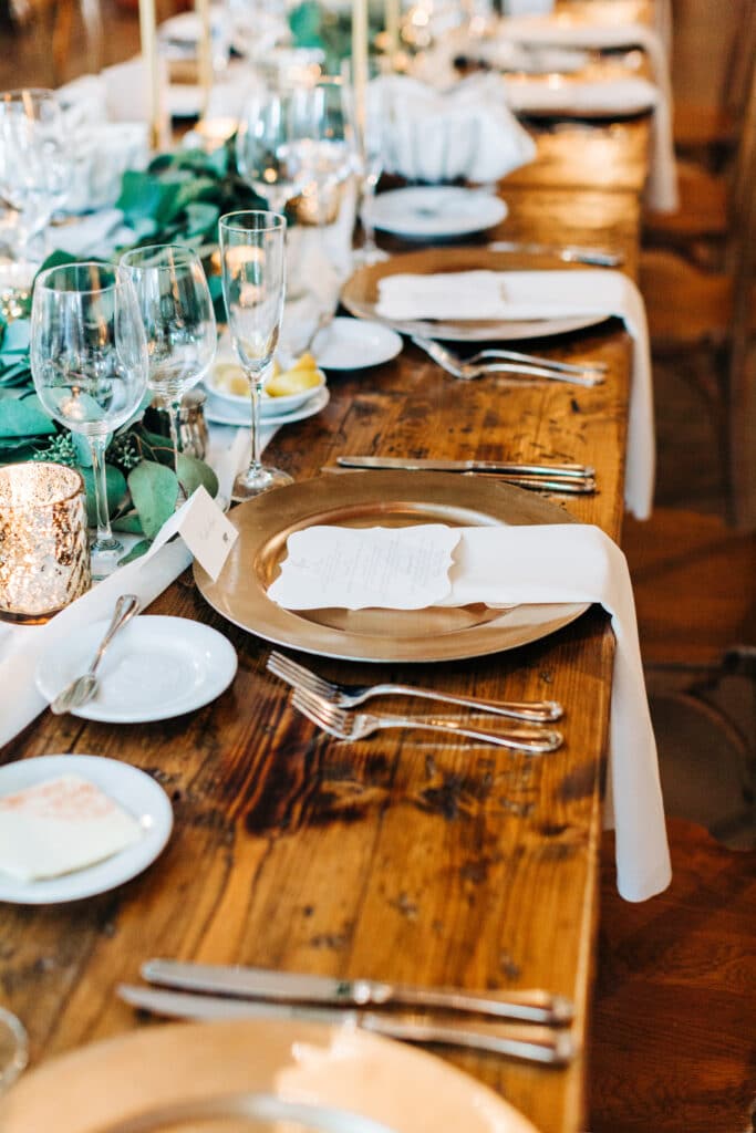 white & green tablescape with gold chargers 