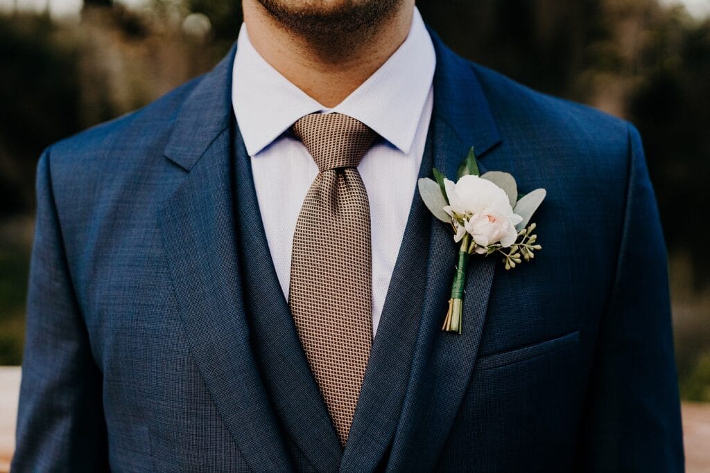 how to tie your wedding tie