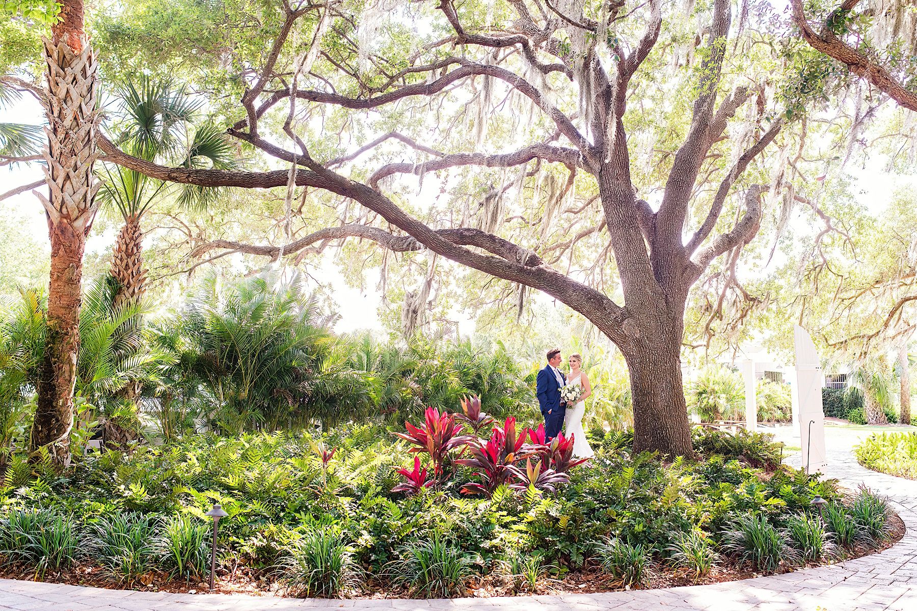 Orlando Elopement Photographer // A family wedding shoot at Moss Park