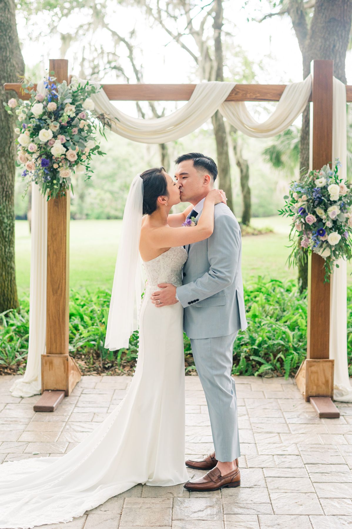 Orlando Elopement Photographer // A family wedding shoot at Moss Park