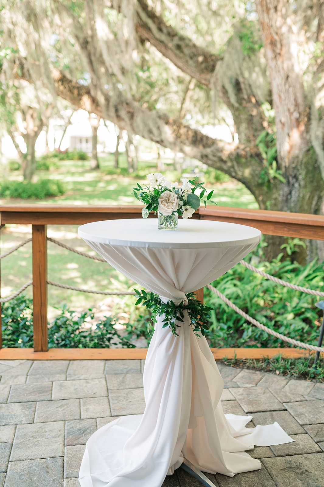 Outdoor wedding venue tablescape