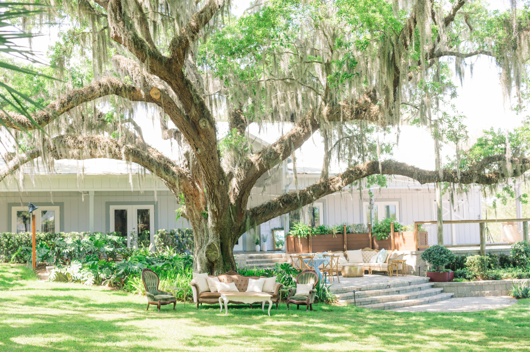 Welcome reception outdoors for a wedding in Melbourne, FL